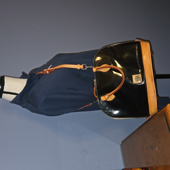 Dooney and Bourke vintage dome satchel in patent and tan leather GUC - Picture 11 of 11